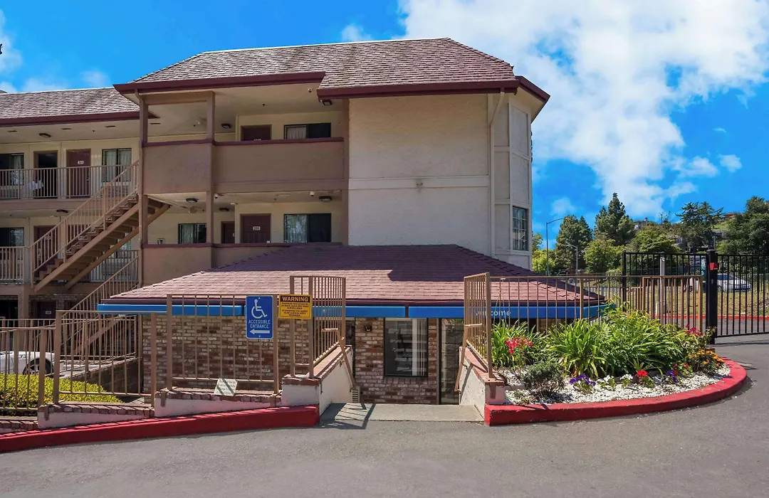 Econo Lodge-1